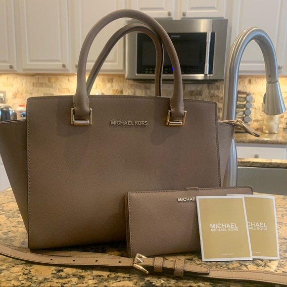 MK Selma MD Satchel with matching wallet - Picture 4 of 12